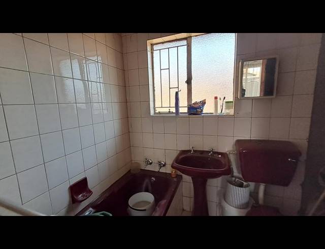 3 BEDROOM HOUSE FOR SALE IN SEBOKENG UNIT 17